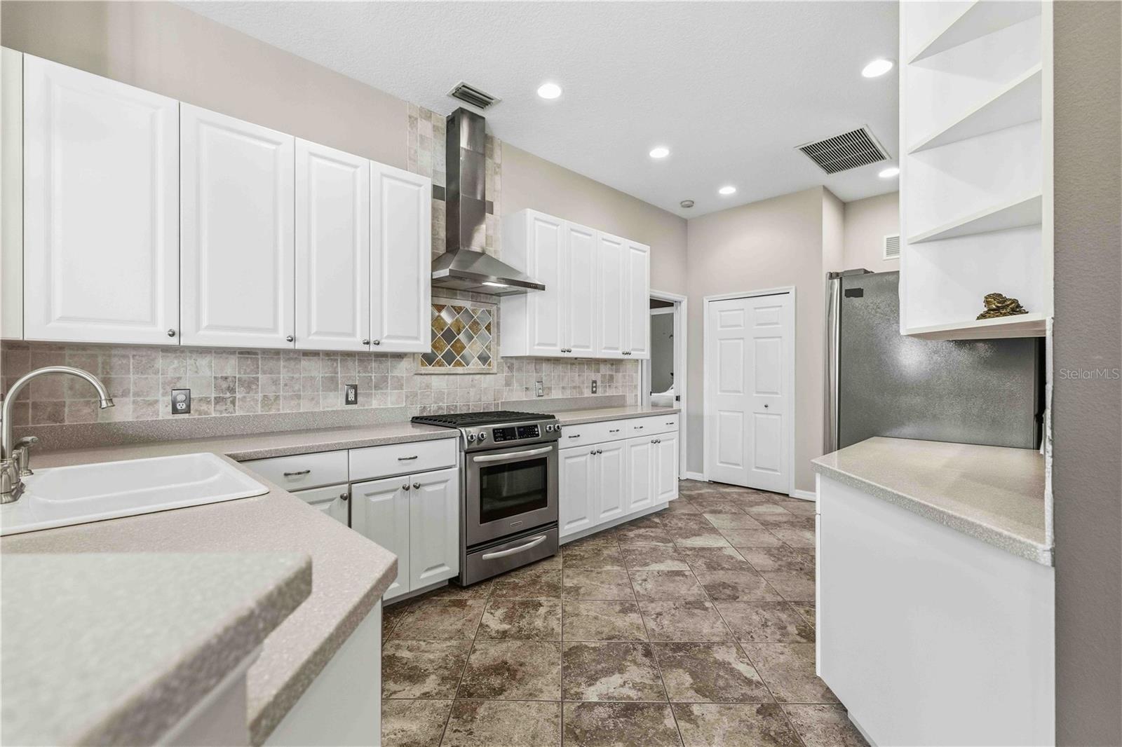 Image 6 of 54 For 7714 Ashley Circle