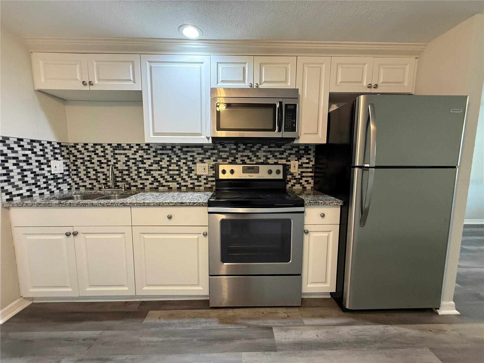 Image 5 of 15 For 350 Elmstreet Court B