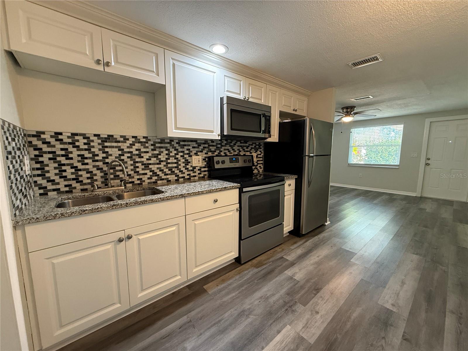 Image 6 of 15 For 350 Elmstreet Court B