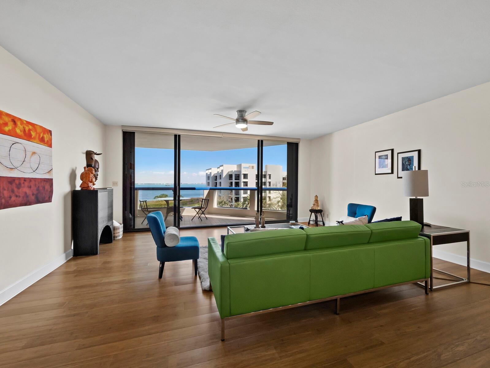 Image 12 of 55 For 2110 Harbourside Drive 547