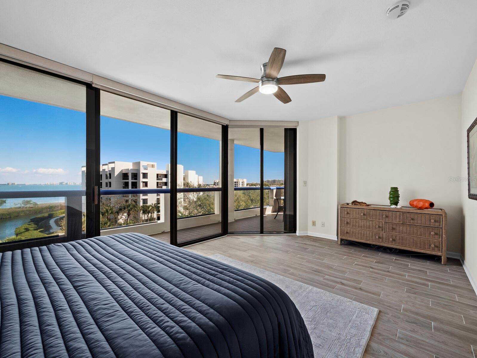 Image 21 of 55 For 2110 Harbourside Drive 547