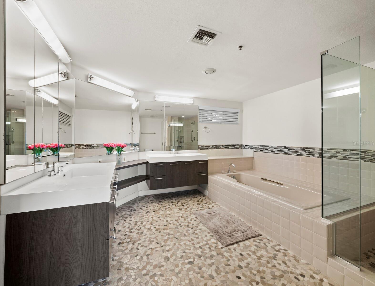 Image 25 of 55 For 2110 Harbourside Drive 547