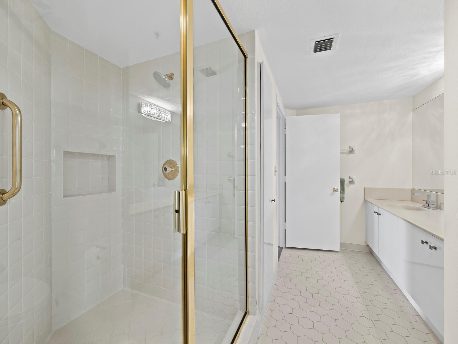 Image 29 of 55 For 2110 Harbourside Drive 547