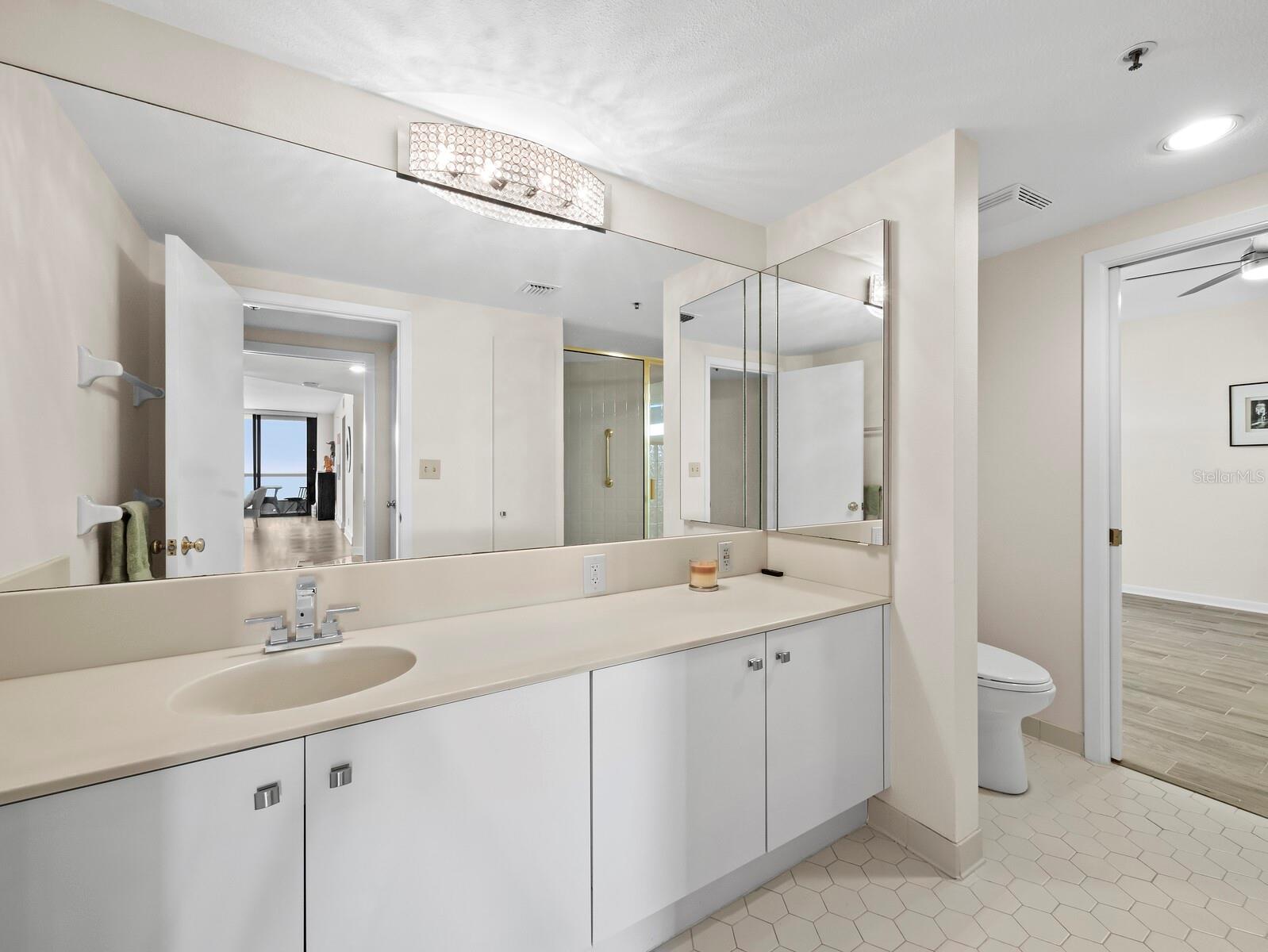 Image 30 of 55 For 2110 Harbourside Drive 547