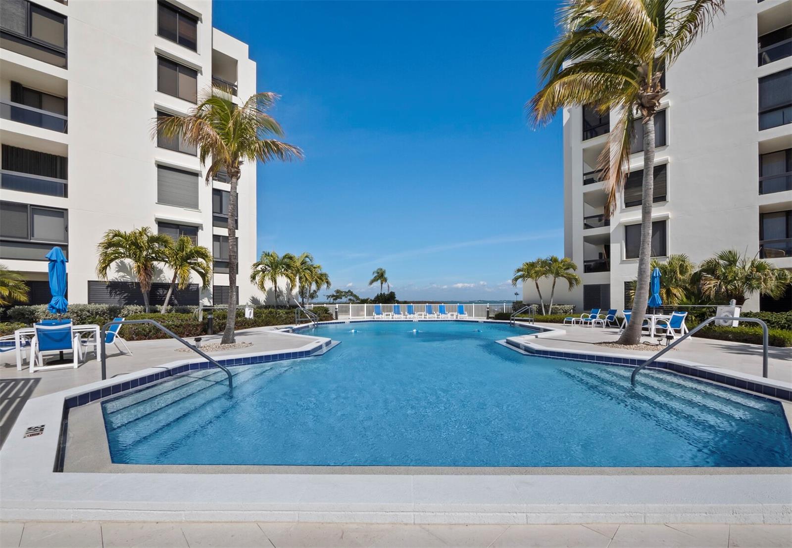 Image 39 of 55 For 2110 Harbourside Drive 547