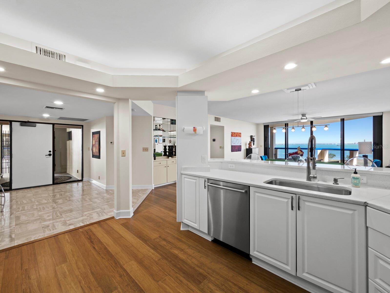 Image 9 of 55 For 2110 Harbourside Drive 547