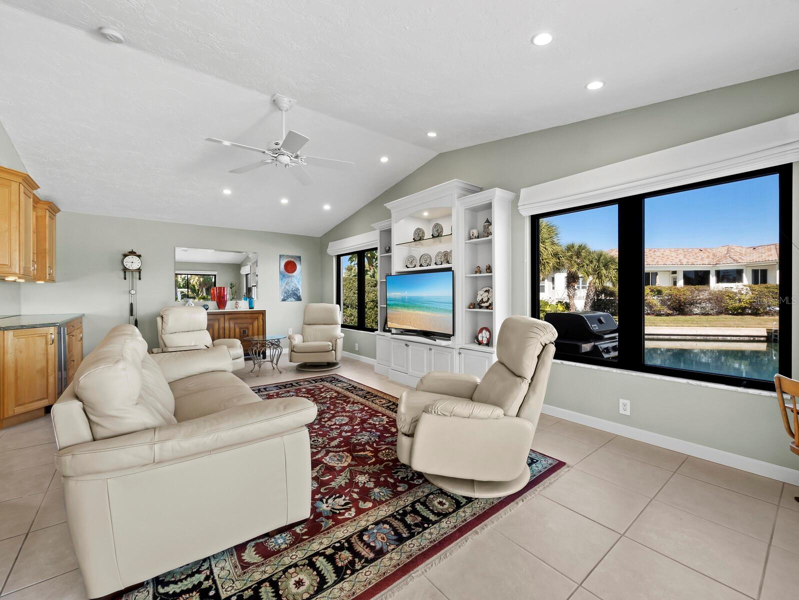 Image 17 of 46 For 5970 Emerald Harbor Drive