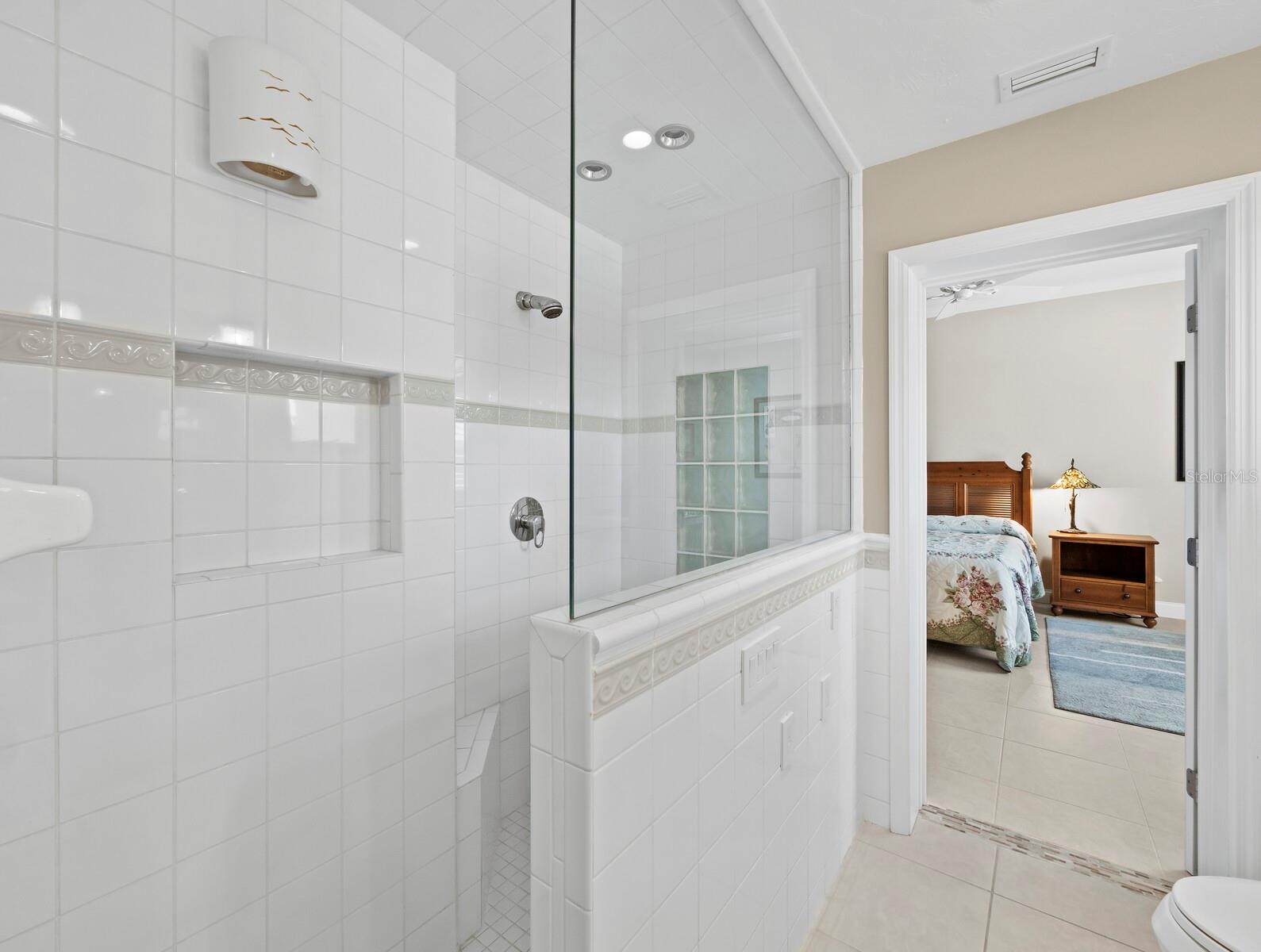 Image 34 of 46 For 5970 Emerald Harbor Drive