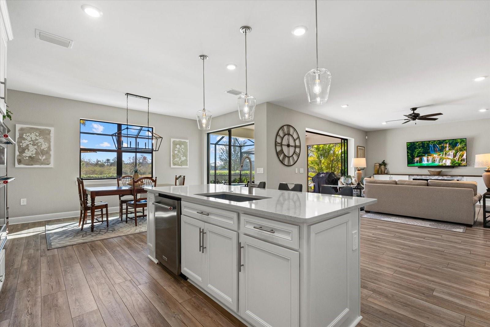 Image 15 of 52 For 5925 Bluestar Court