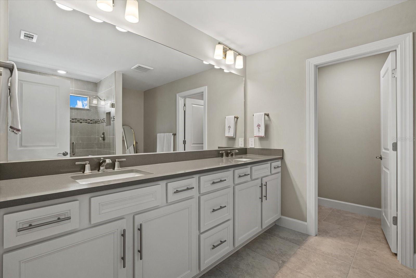 Image 31 of 52 For 5925 Bluestar Court