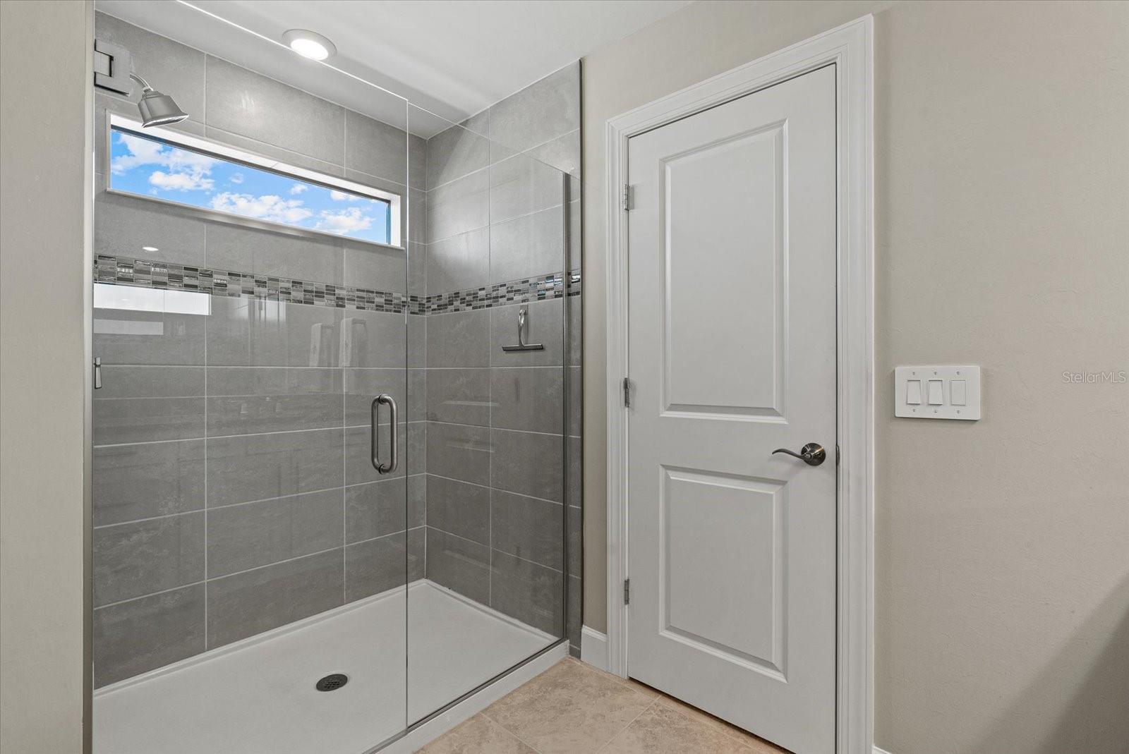 Image 32 of 52 For 5925 Bluestar Court