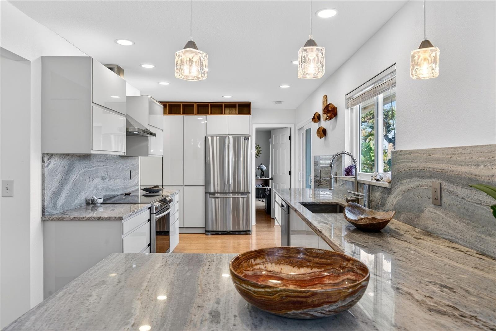 Image 25 of 64 For 504 Bayview Parkway