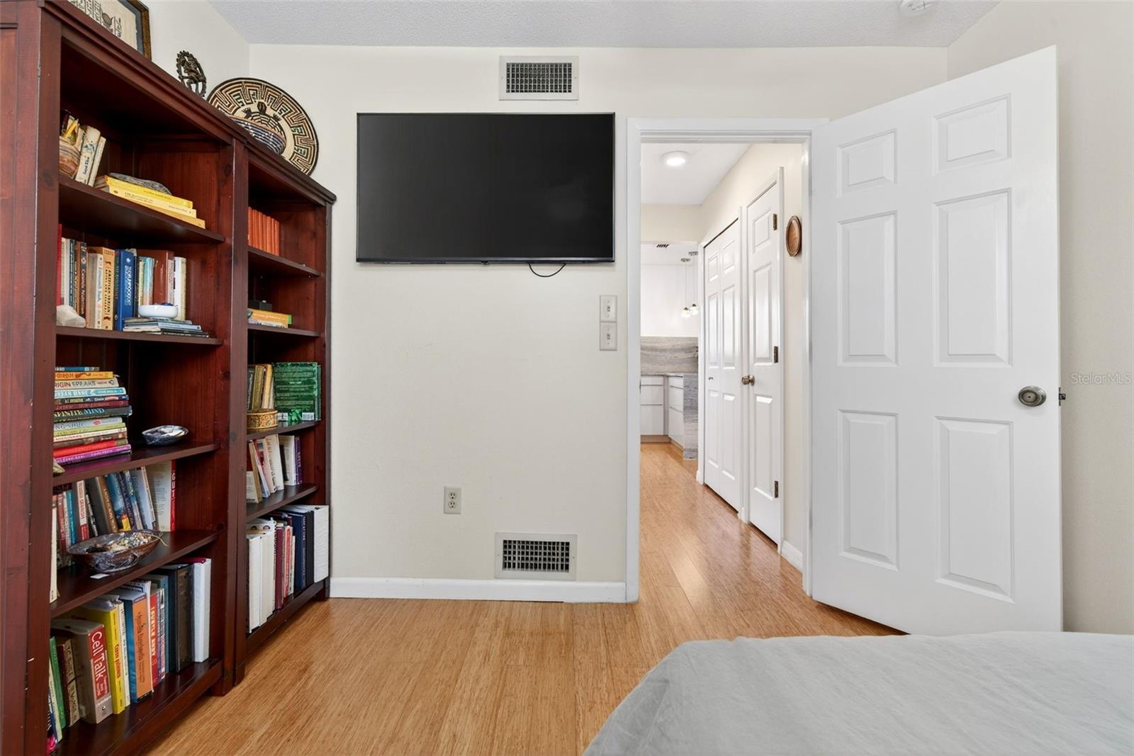 Image 34 of 64 For 504 Bayview Parkway