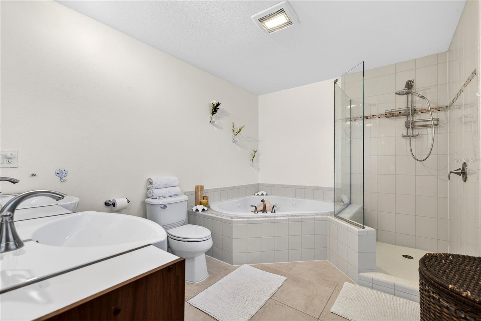 Image 37 of 64 For 504 Bayview Parkway