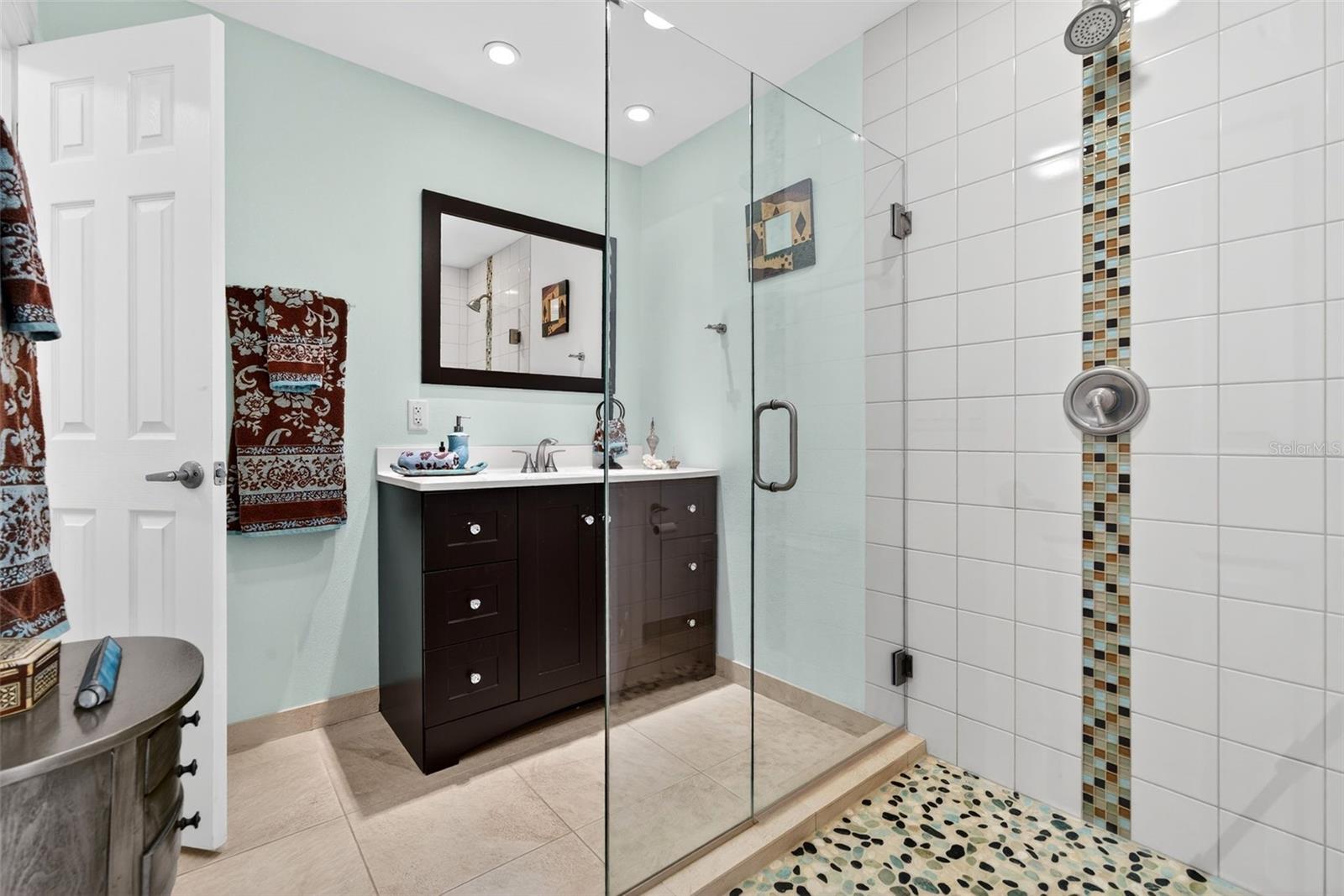 Image 42 of 64 For 504 Bayview Parkway