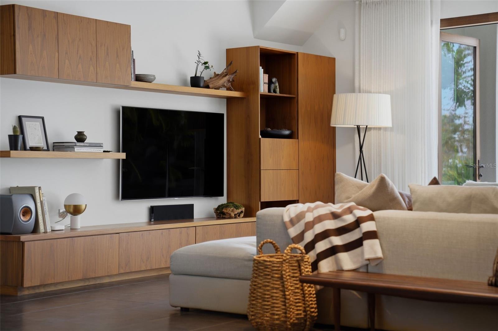 Image 13 of 97 For 541 Washington Drive