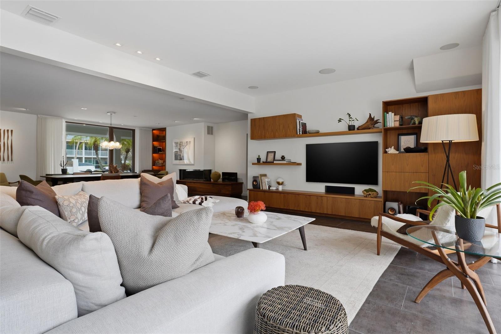 Image 17 of 97 For 541 Washington Drive