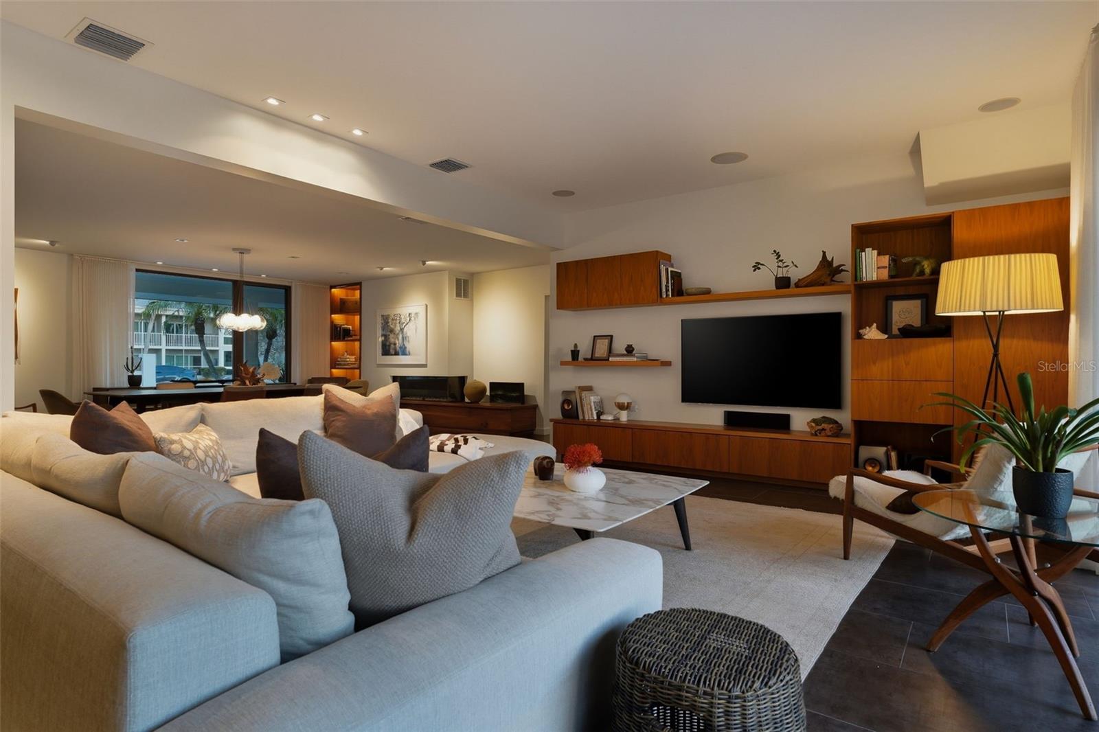 Image 18 of 97 For 541 Washington Drive