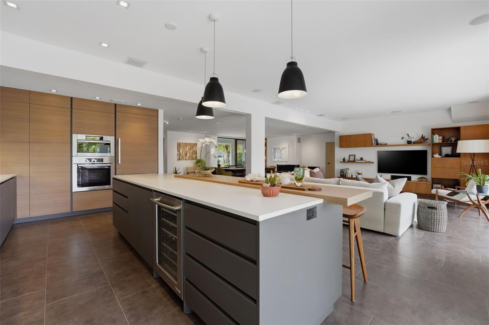 Image 27 of 97 For 541 Washington Drive