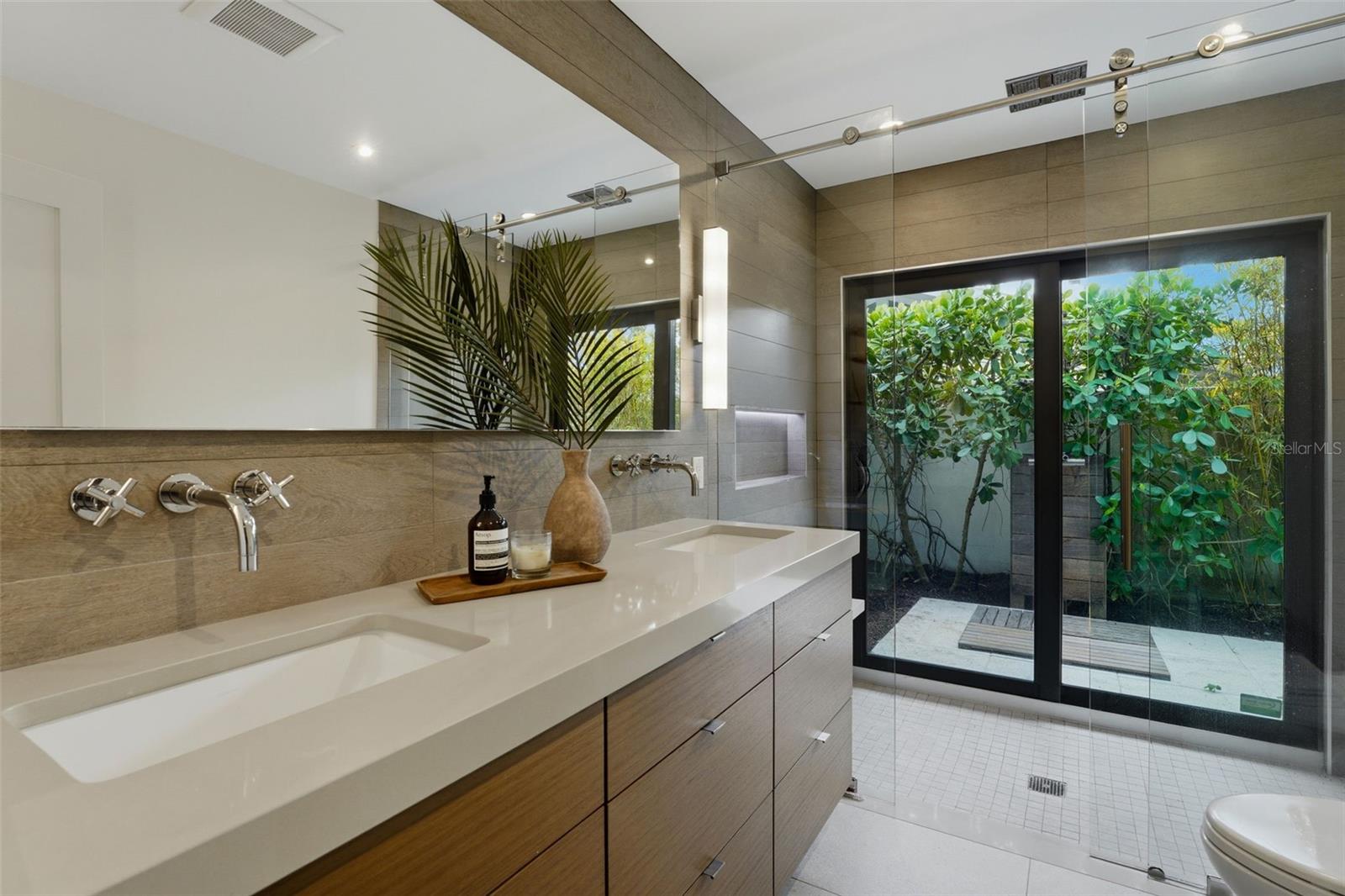 Image 47 of 97 For 541 Washington Drive