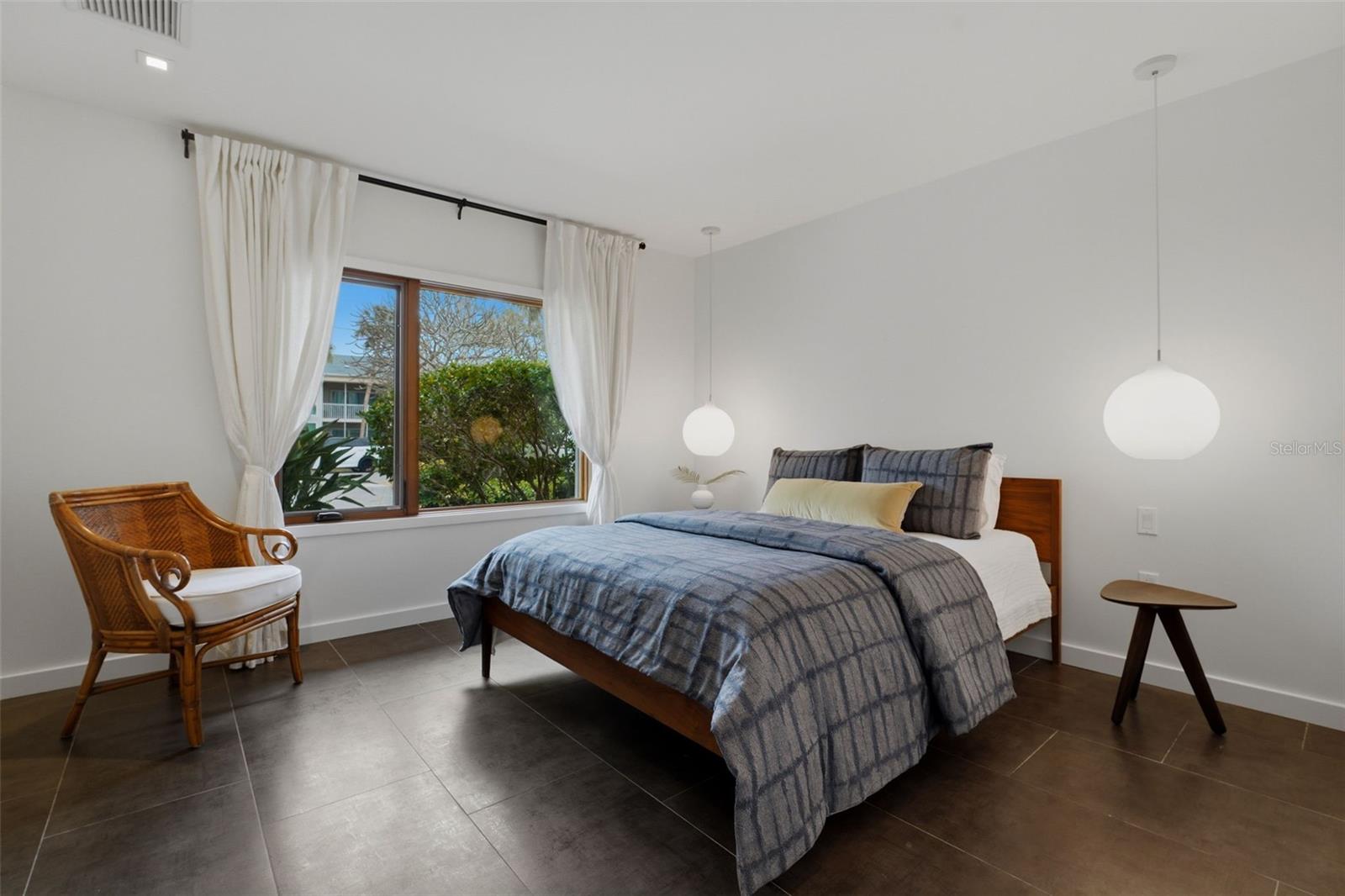 Image 49 of 97 For 541 Washington Drive