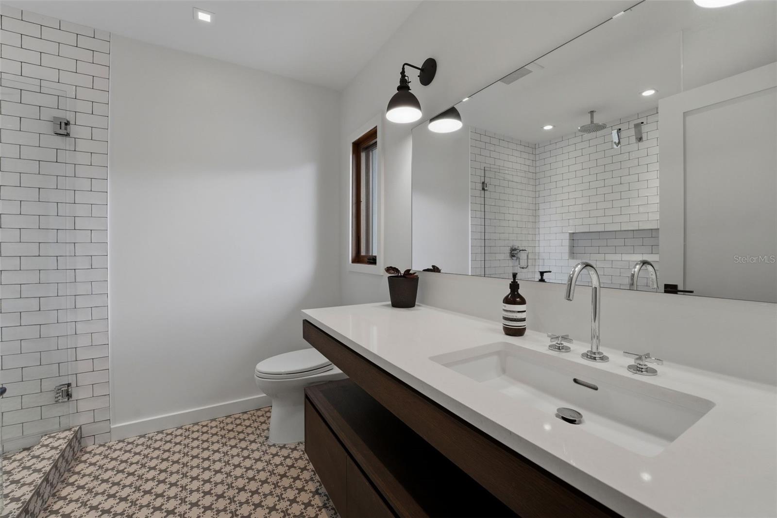 Image 56 of 97 For 541 Washington Drive