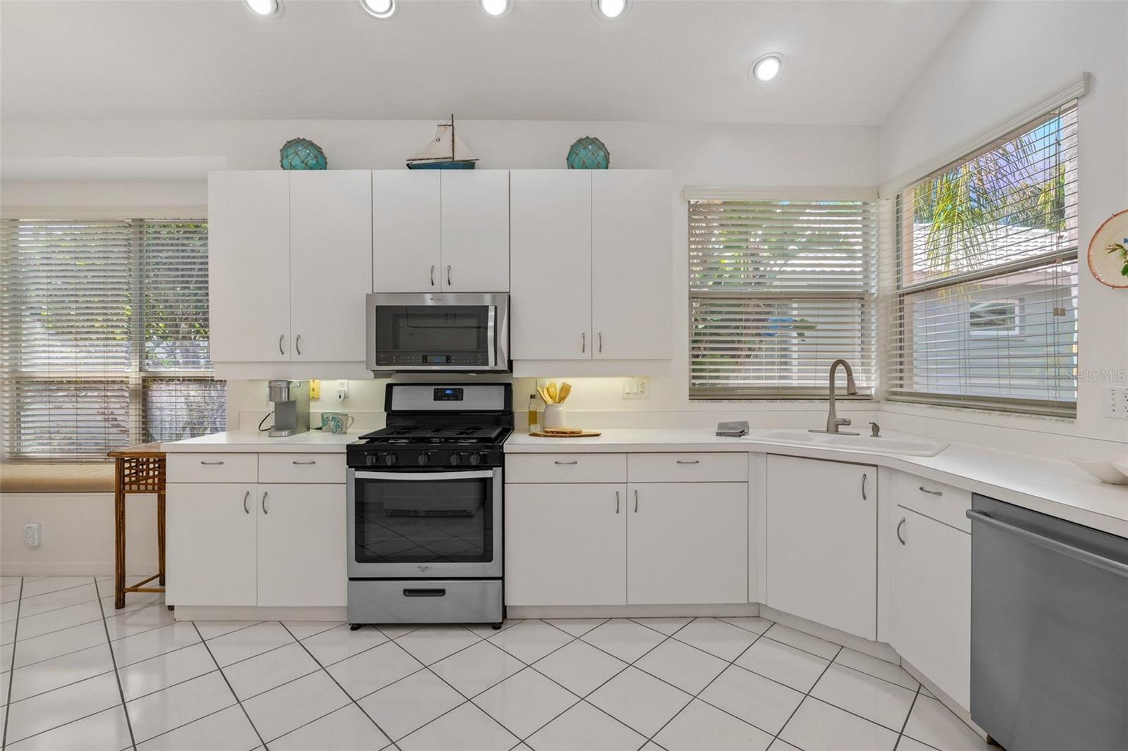 Image 10 of 61 For 6427 Berkshire Place