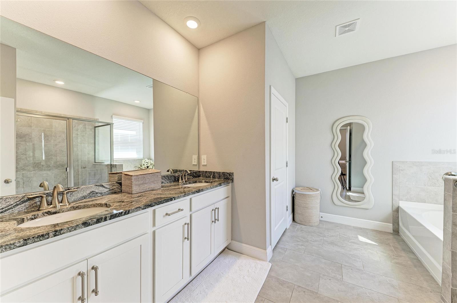 Image 31 of 65 For 17719 Cantarina Cove