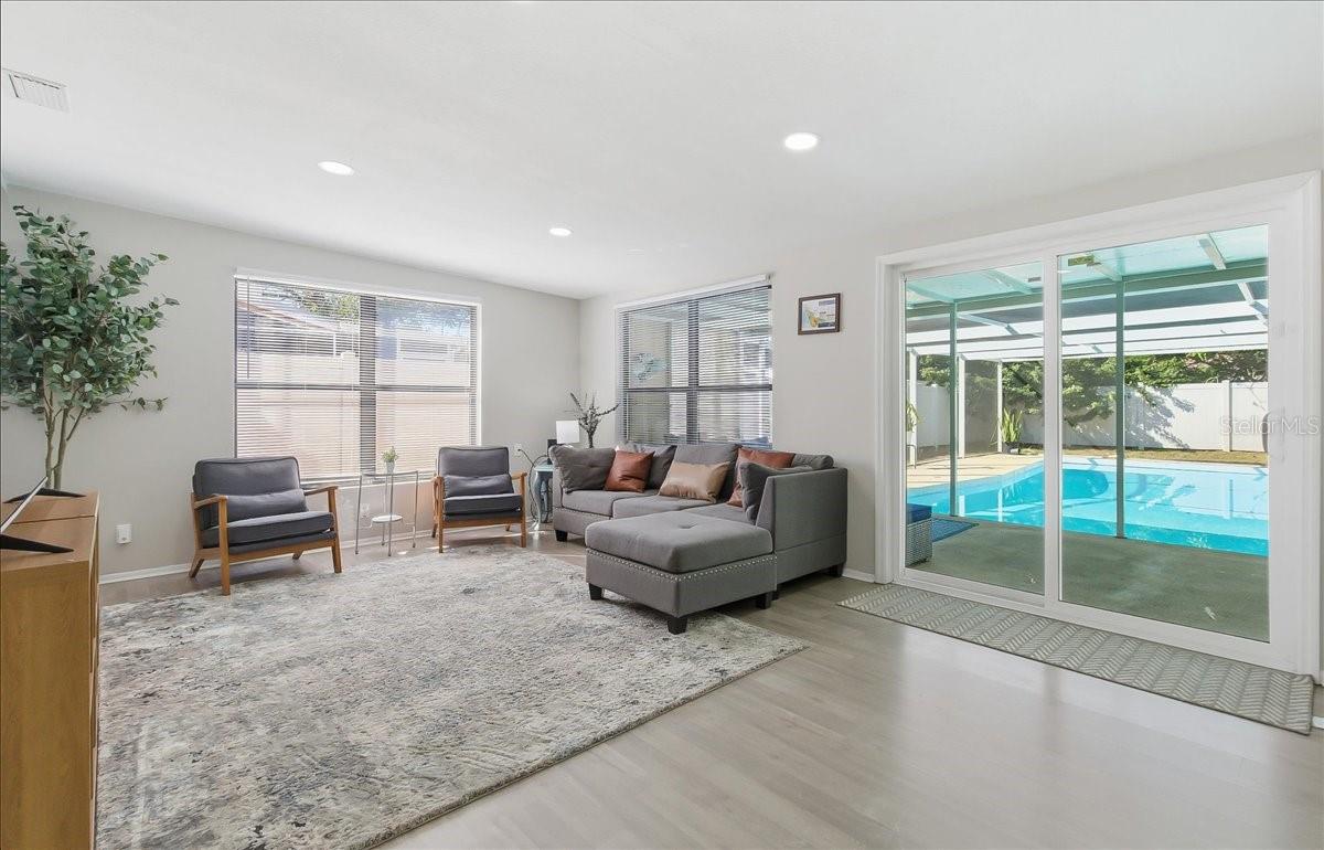 Image 12 of 51 For 305 Conrad Avenue