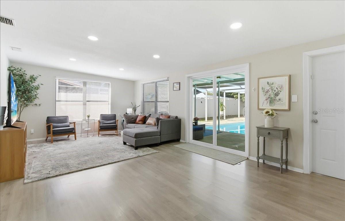 Image 13 of 51 For 305 Conrad Avenue