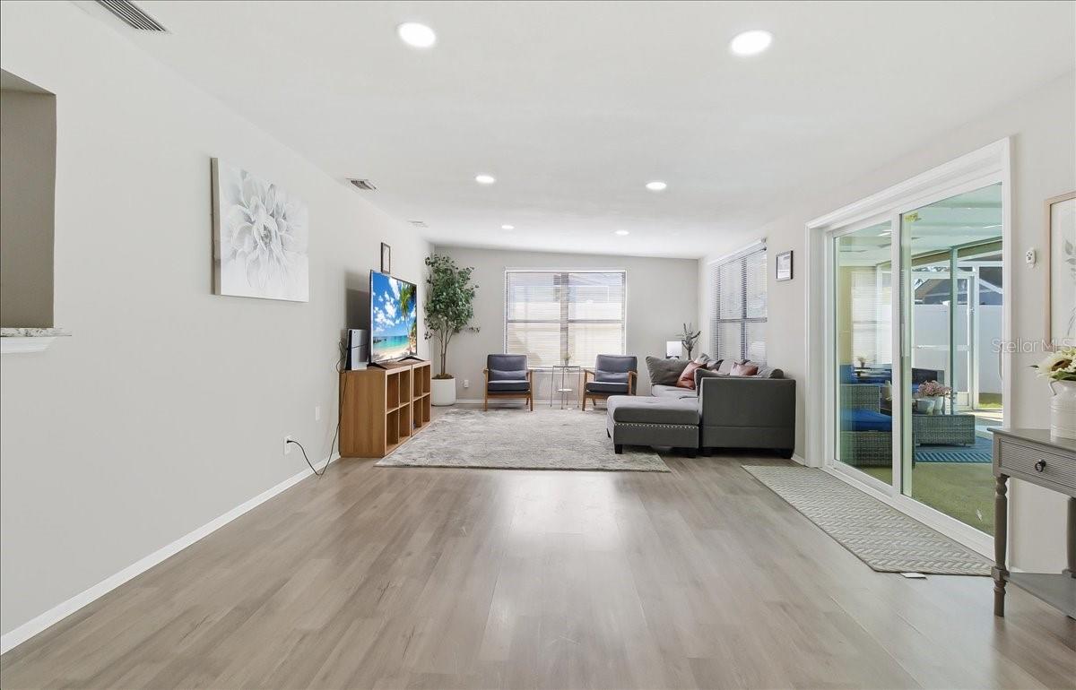 Image 14 of 51 For 305 Conrad Avenue