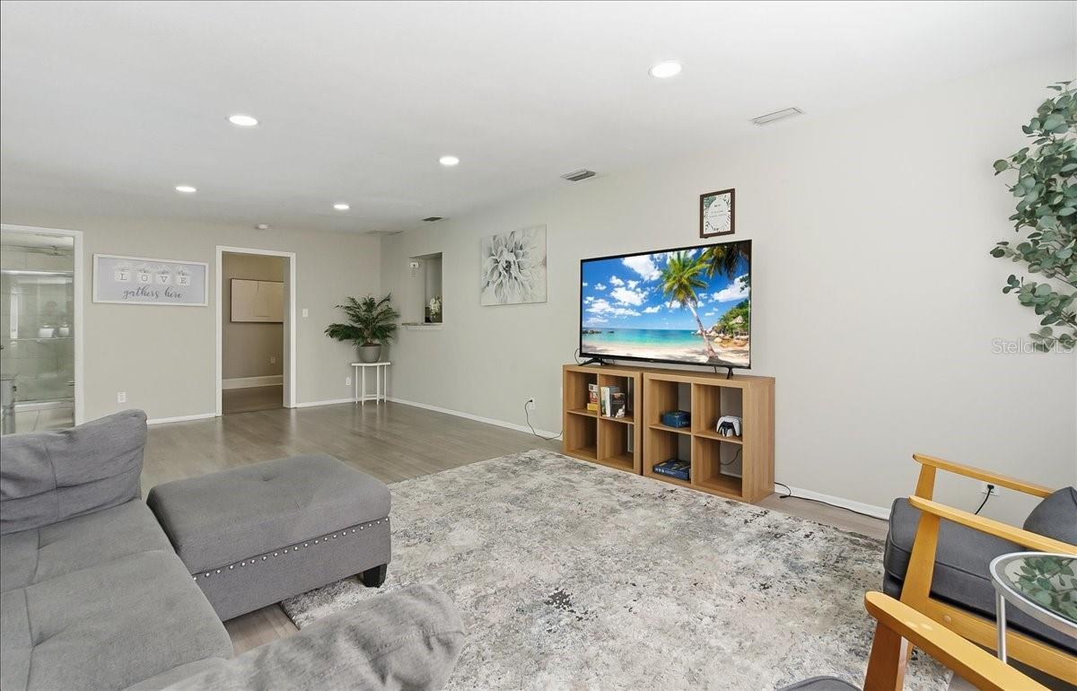 Image 15 of 51 For 305 Conrad Avenue