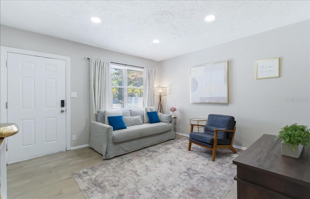 Image 7 of 51 For 305 Conrad Avenue