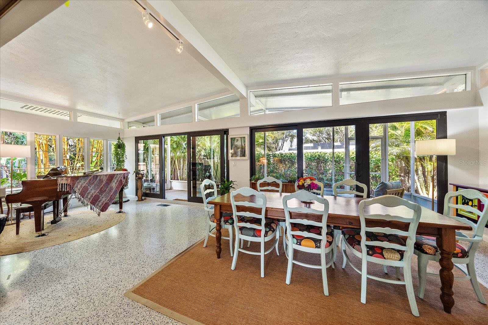 Image 13 of 35 For 2715 Valencia Drive