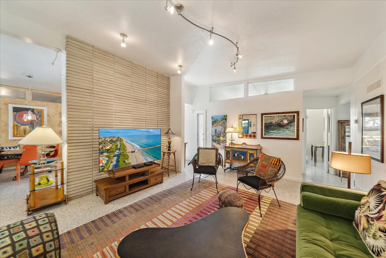 Image 4 of 35 For 2715 Valencia Drive