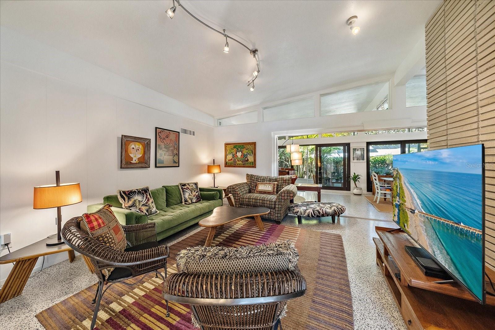 Image 6 of 35 For 2715 Valencia Drive