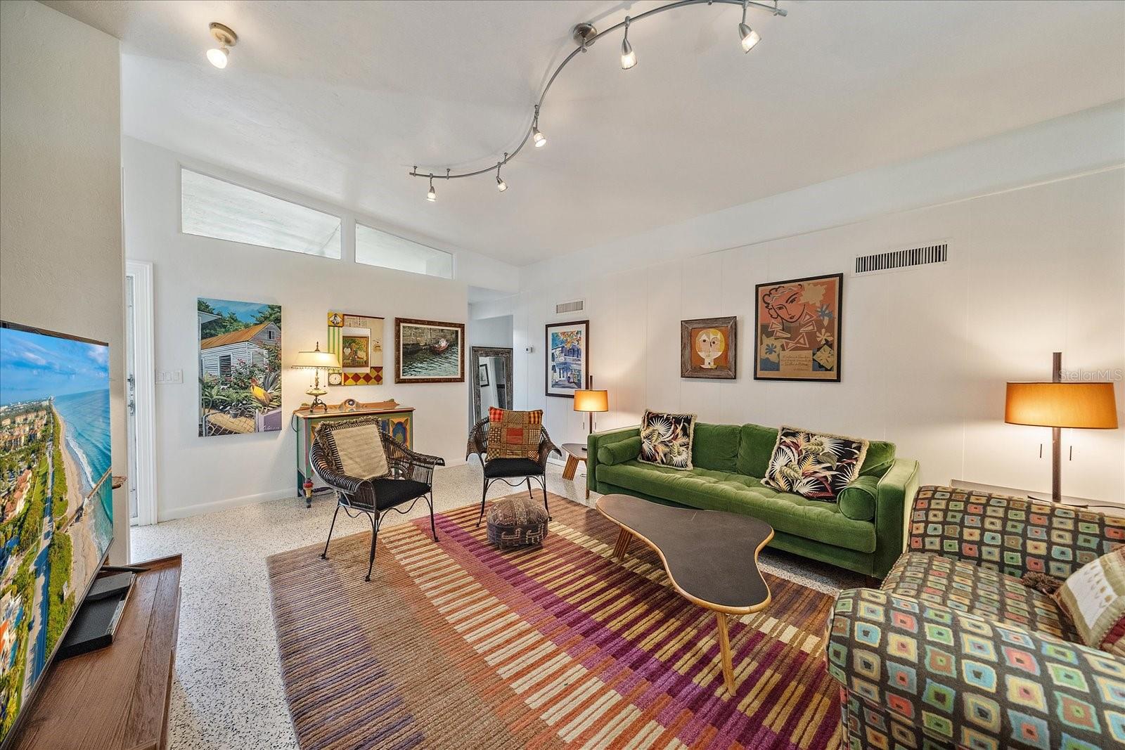 Image 7 of 35 For 2715 Valencia Drive