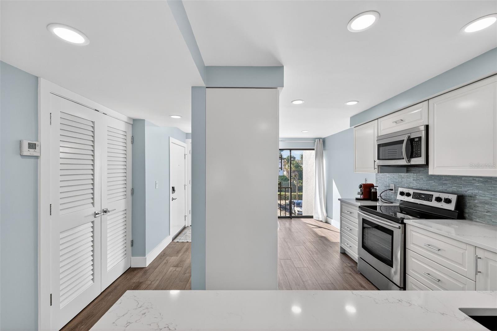 Image 10 of 42 For 3805 Bay Drive 201