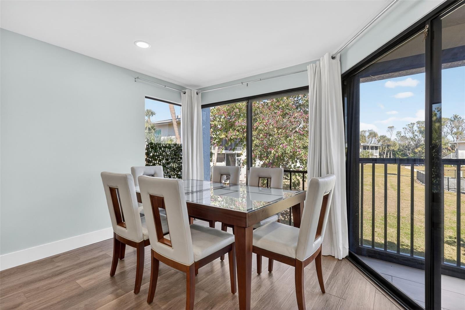 Image 13 of 42 For 3805 Bay Drive 201