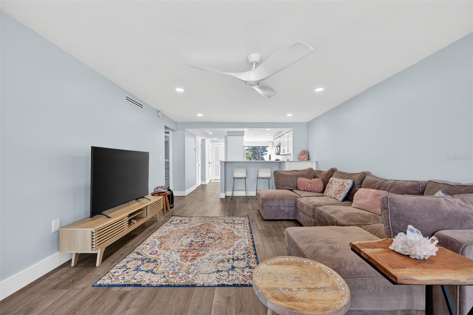 Image 14 of 42 For 3805 Bay Drive 201