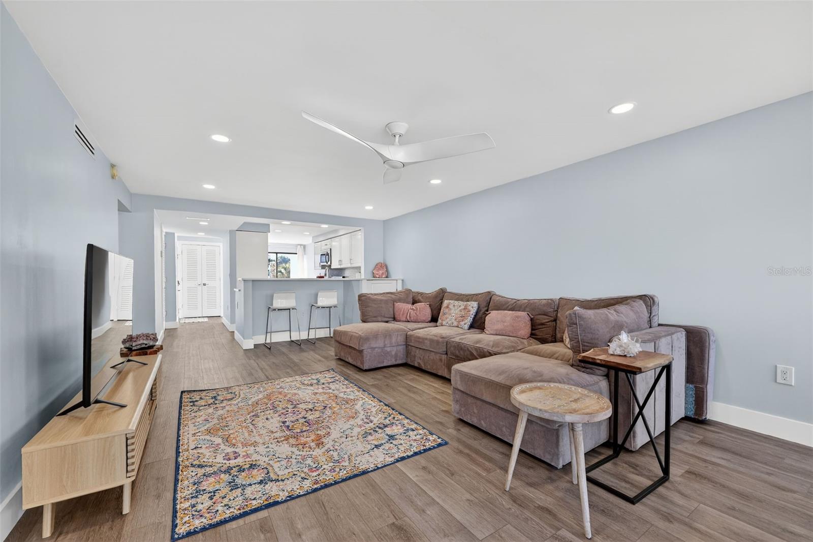 Image 15 of 42 For 3805 Bay Drive 201