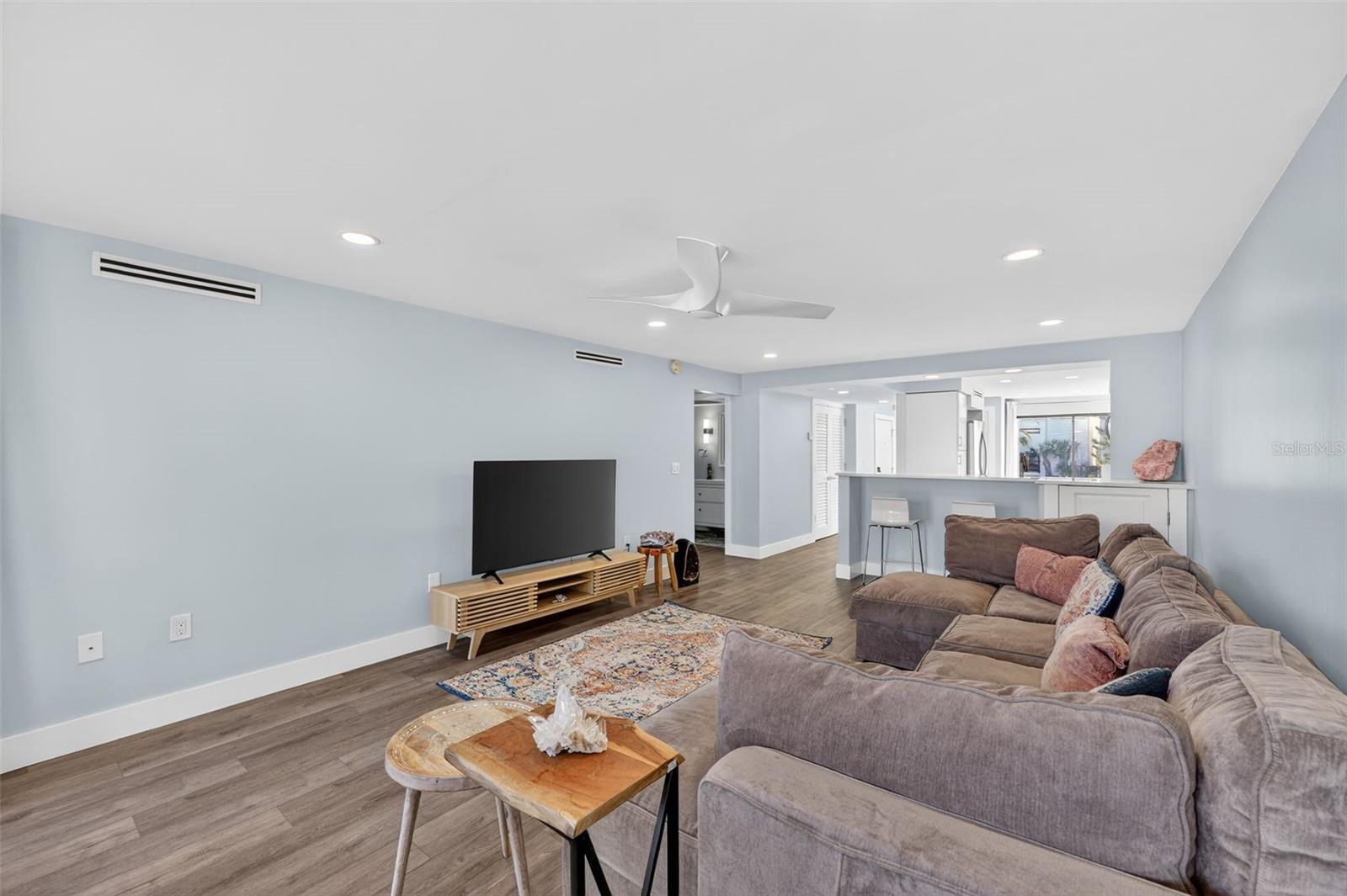 Image 16 of 42 For 3805 Bay Drive 201