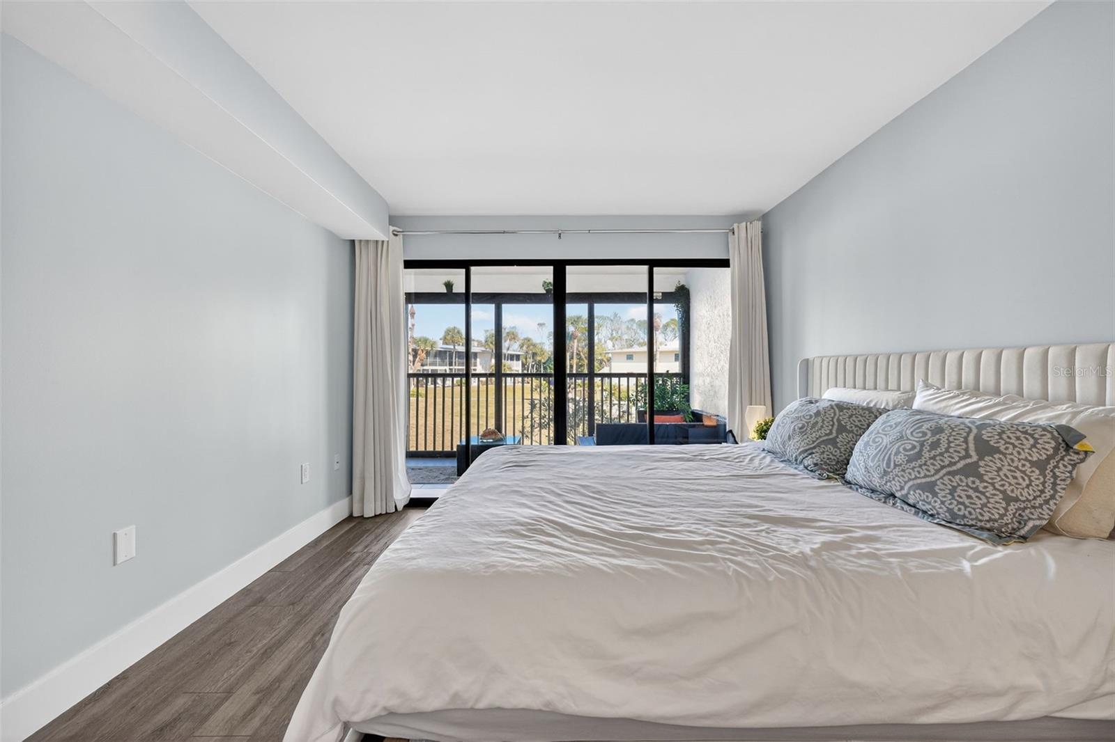 Image 21 of 42 For 3805 Bay Drive 201