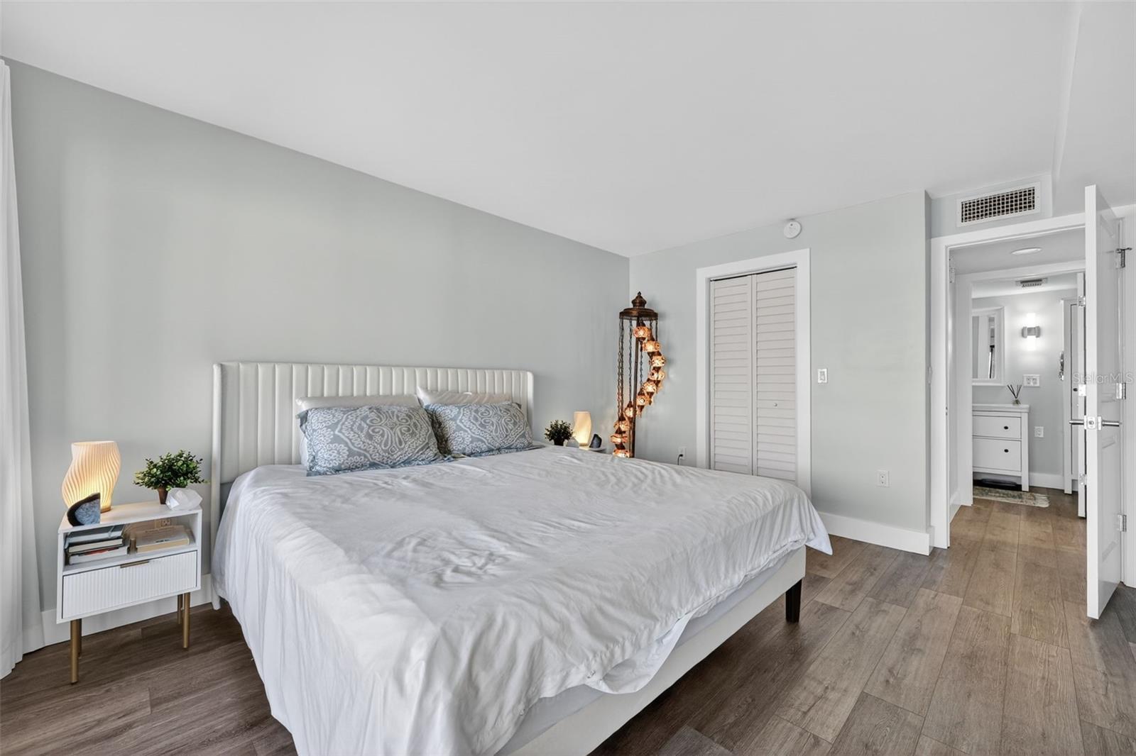 Image 22 of 42 For 3805 Bay Drive 201