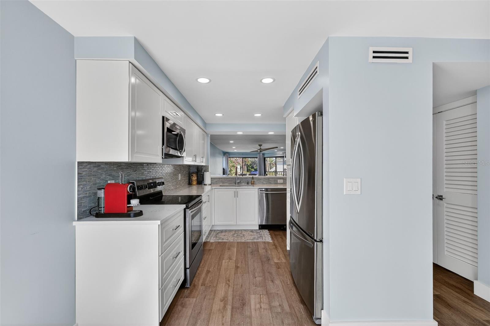 Image 5 of 42 For 3805 Bay Drive 201