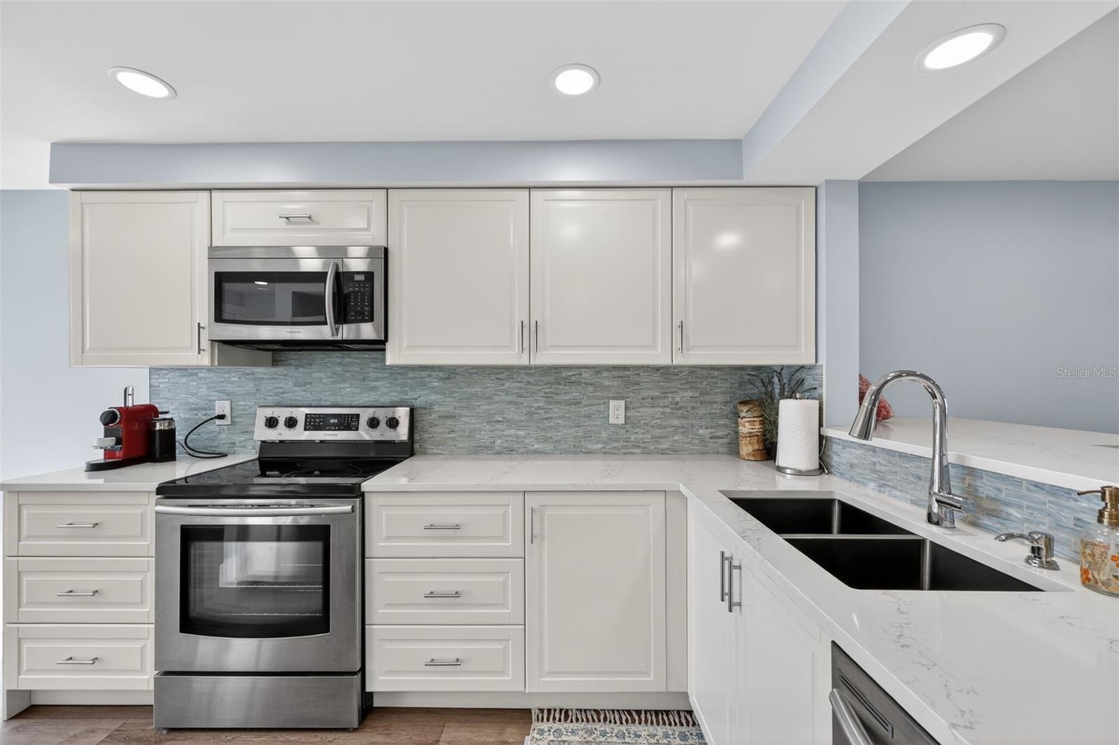 Image 7 of 42 For 3805 Bay Drive 201