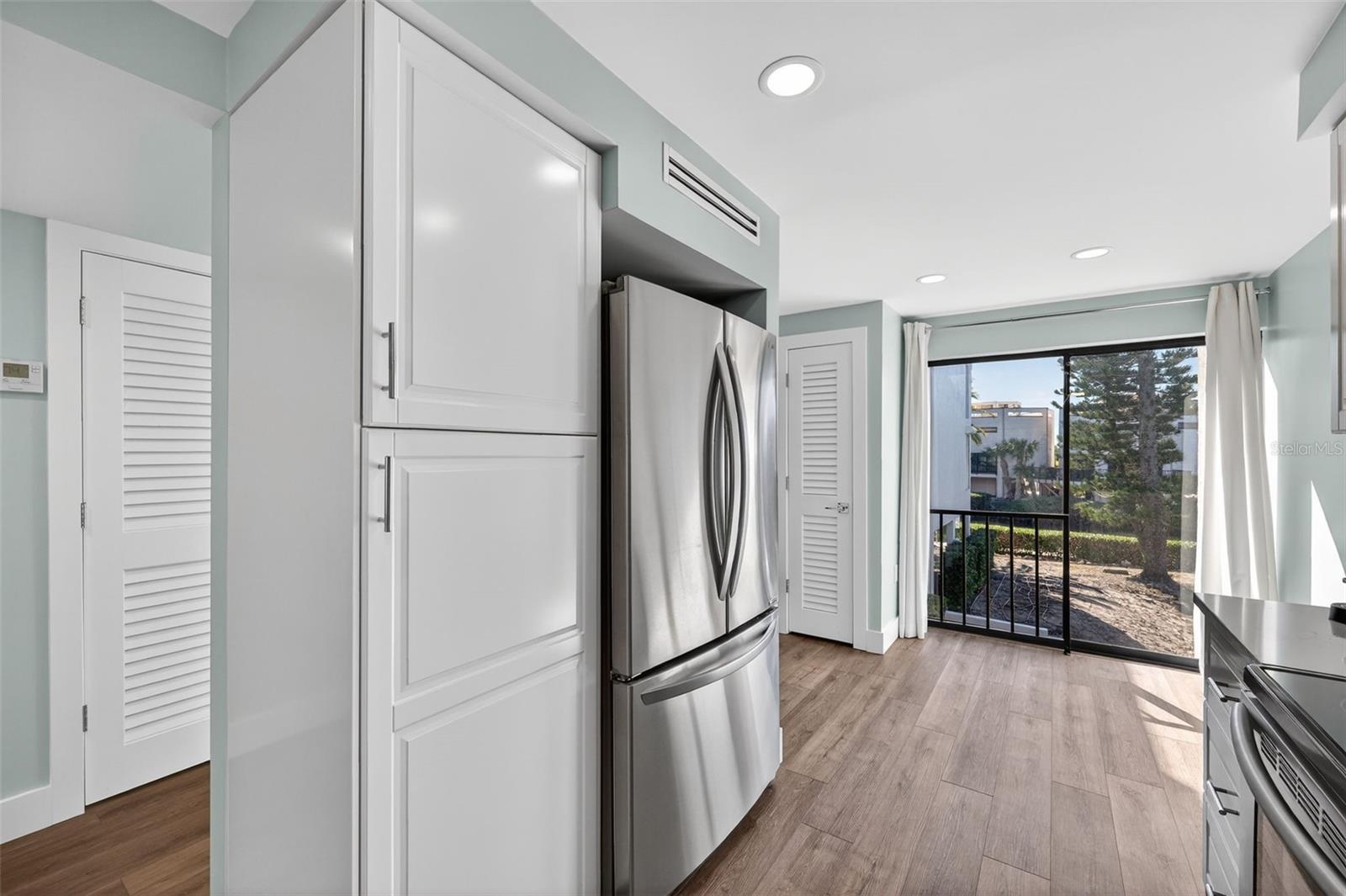 Image 8 of 42 For 3805 Bay Drive 201