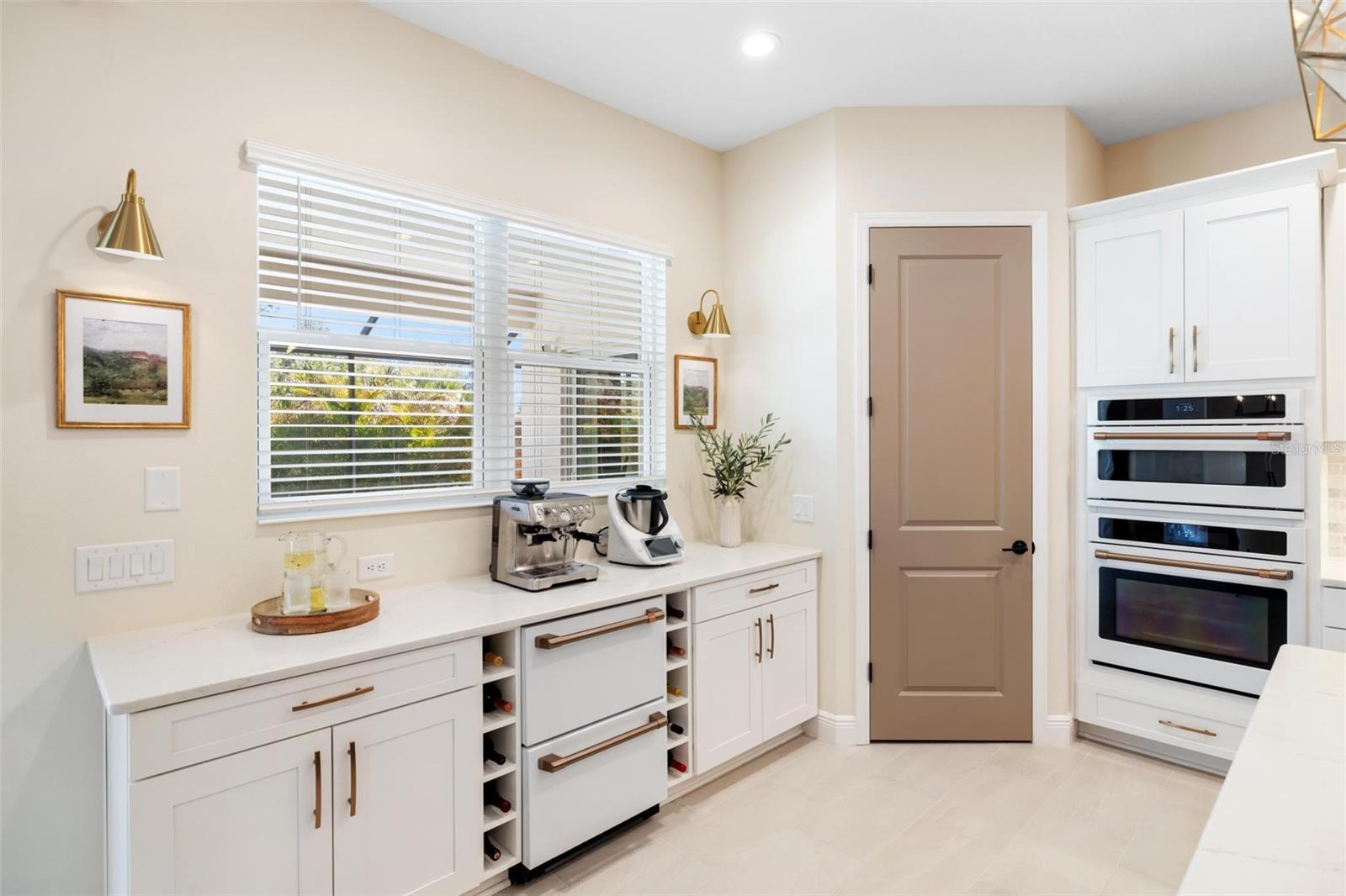 Image 10 of 91 For 12492 Davie Court