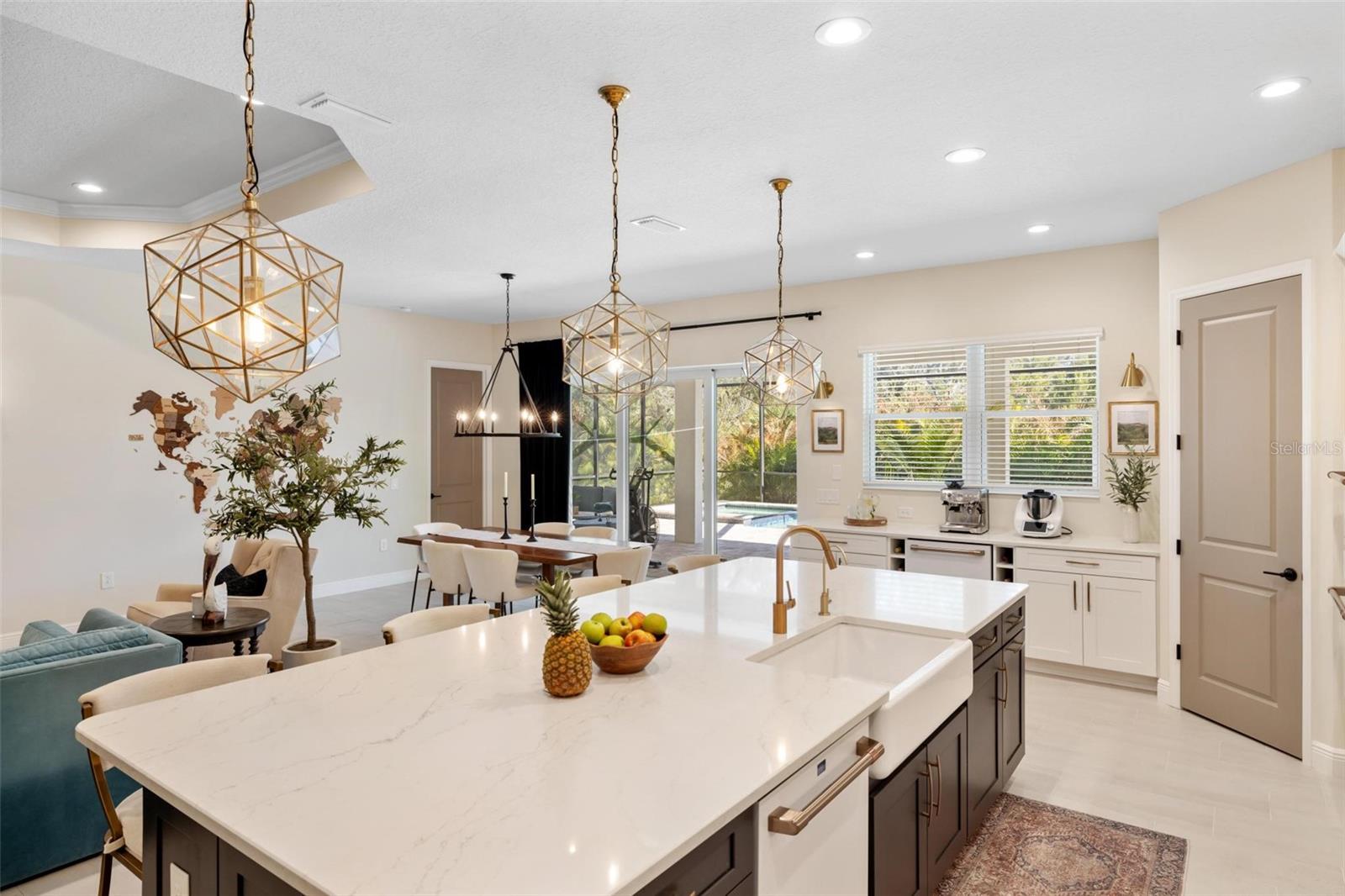 Image 17 of 91 For 12492 Davie Court