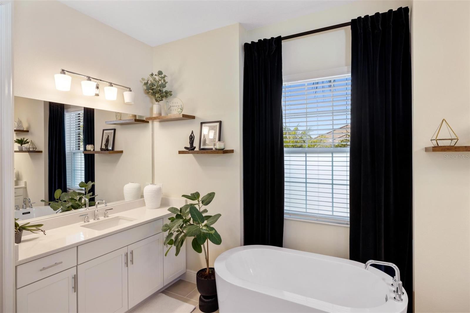 Image 25 of 91 For 12492 Davie Court